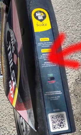 Hinteres Schutzblech von Nextbike, pfeil zeigt auf eine Fläche oberhalb der Status LED