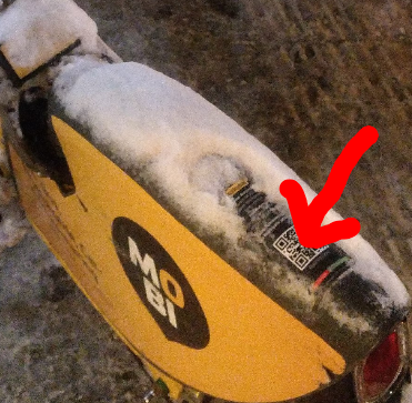 Hinteres Schutzblech von Nextbike, pfeil zeigt auf darauf befindlichen QR Code